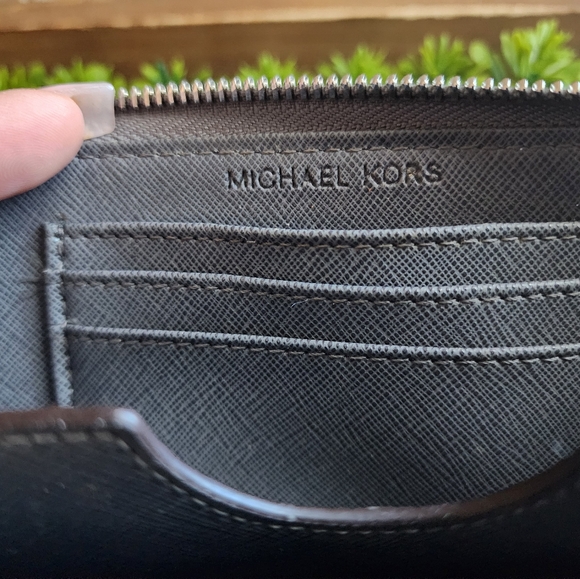 EUC Michael Kors grey snake print wristlet - Picture 11 of 13